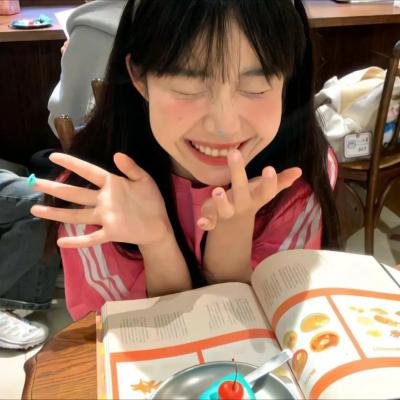 独家爆料：当红男星深夜密会神秘女子，好友出面澄清，一夜之间
